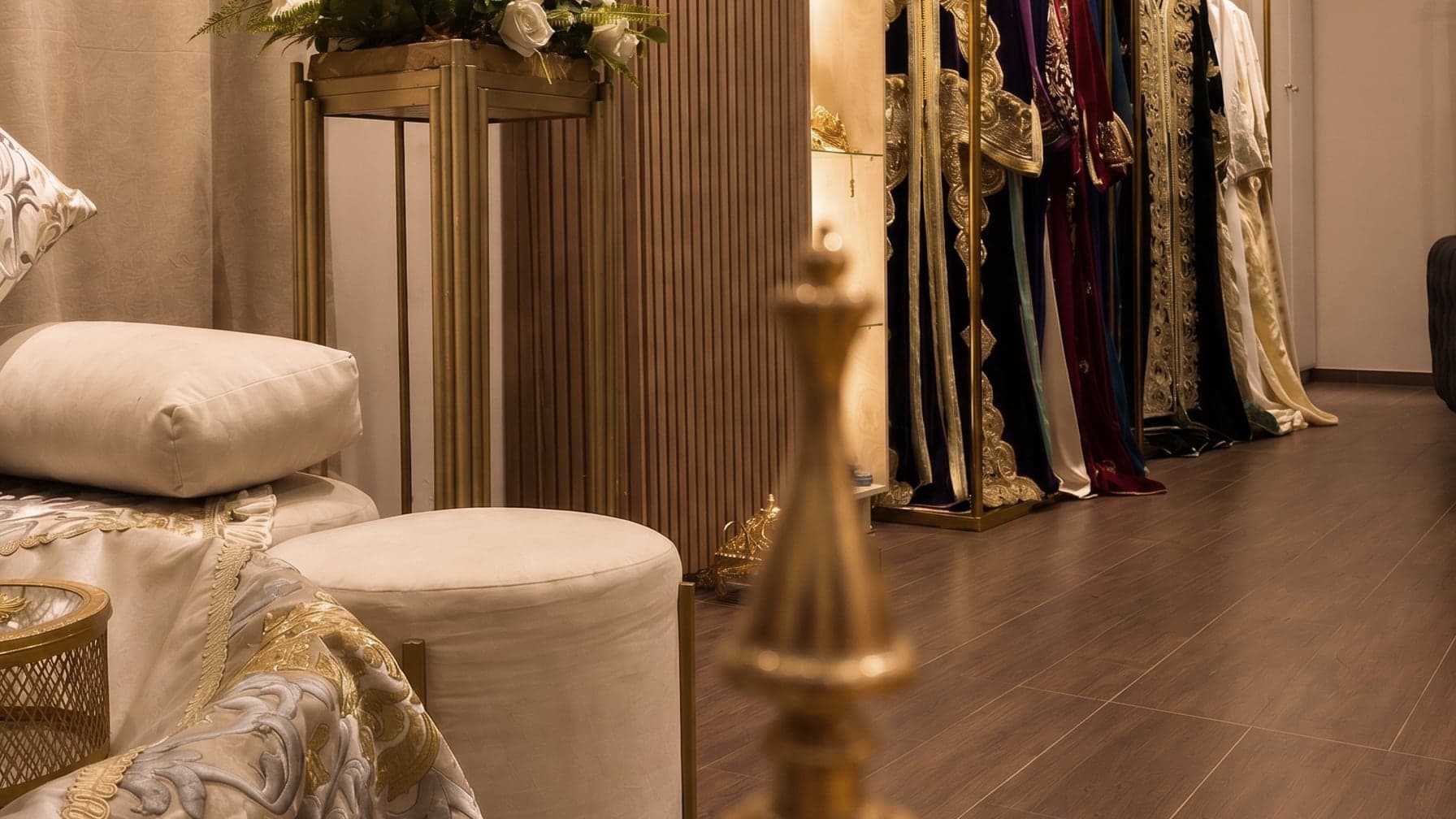 Salon de caftans et fauteuils Chesterfield — espace mariée privatisé, New Style Tiznit.